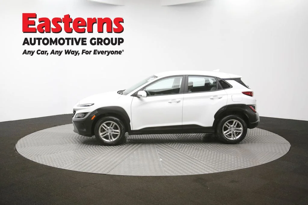 Used 2022 White Hyundai SE image 56