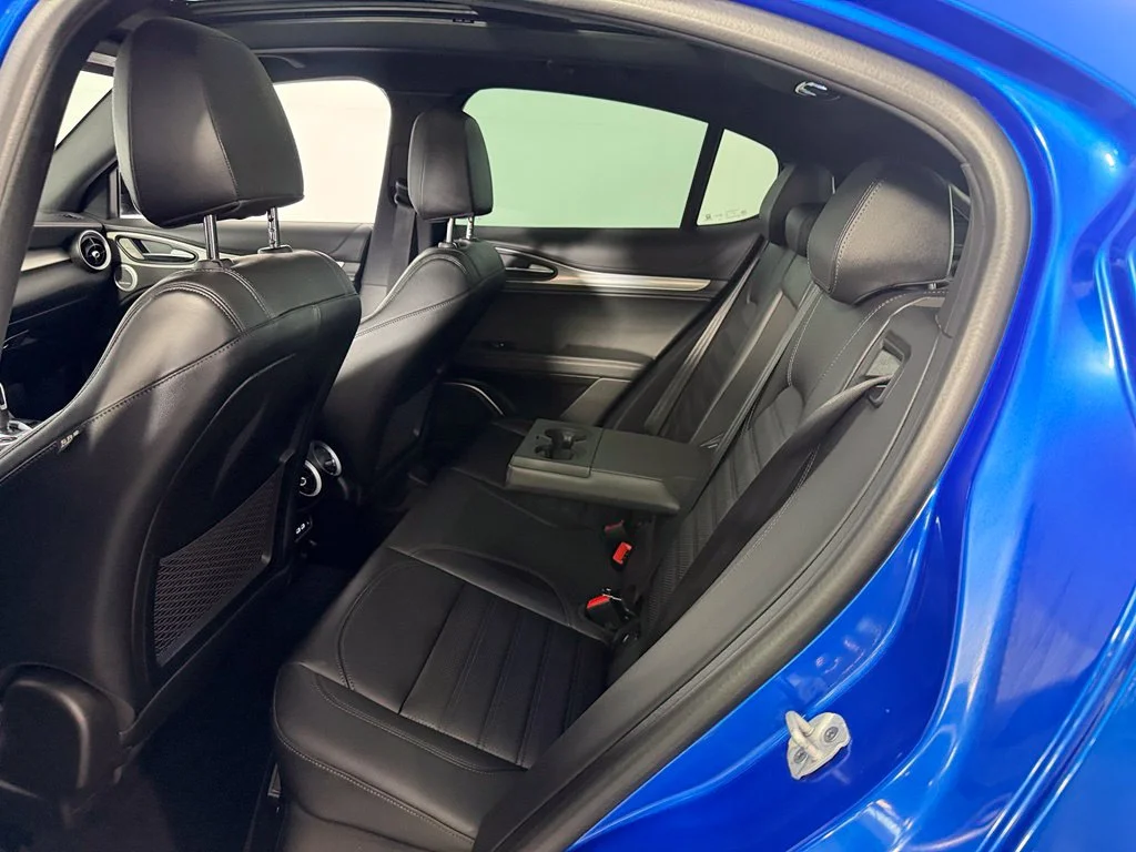 Used 2023  Alfa Romeo Veloce image 28