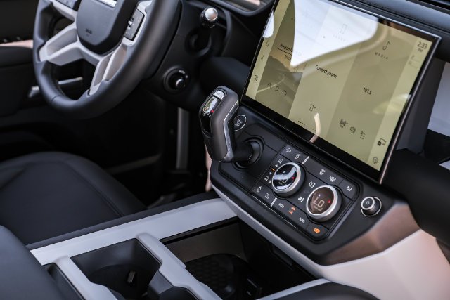 New 2026 White Land Rover S image 31