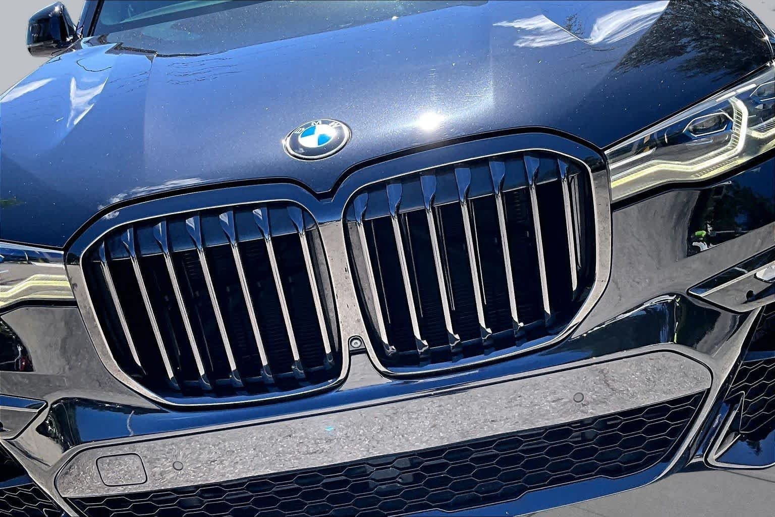 Used 2021 Black Sapphire Metallic BMW M50i image 30