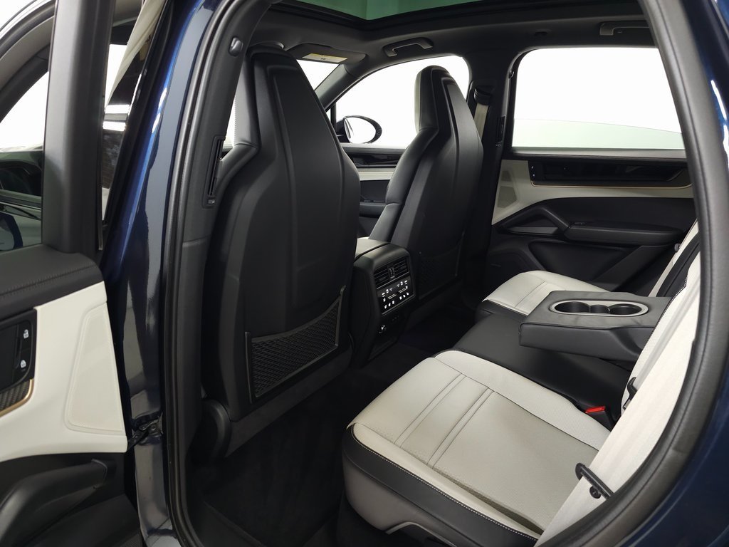 2024 PORSCHE CAYENNE - Image 40