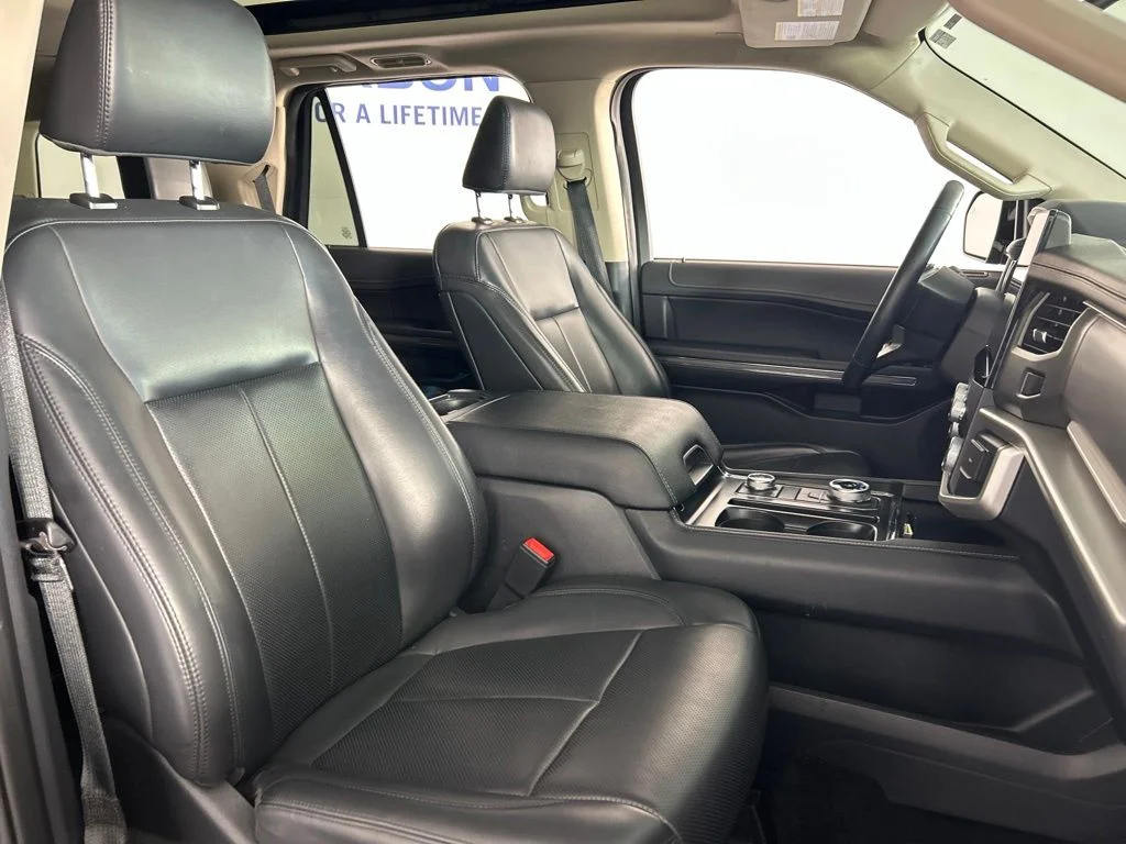 Used 2022 Black Ford XLT image 31