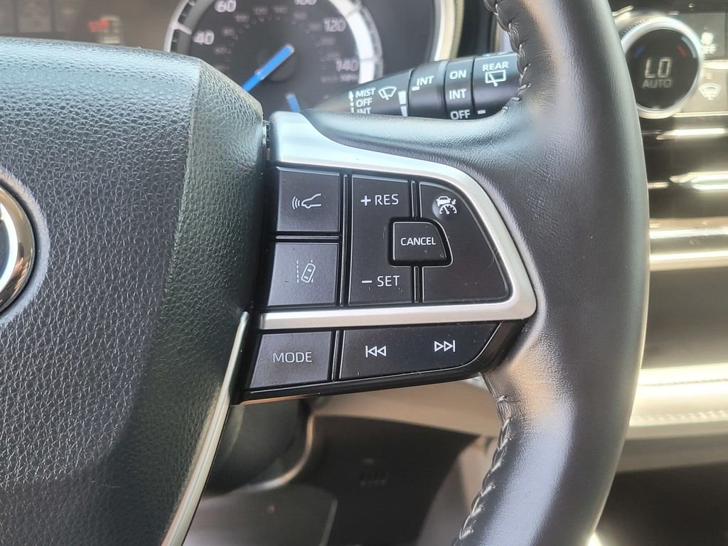 Used 2022 Silver Toyota XLE image 26