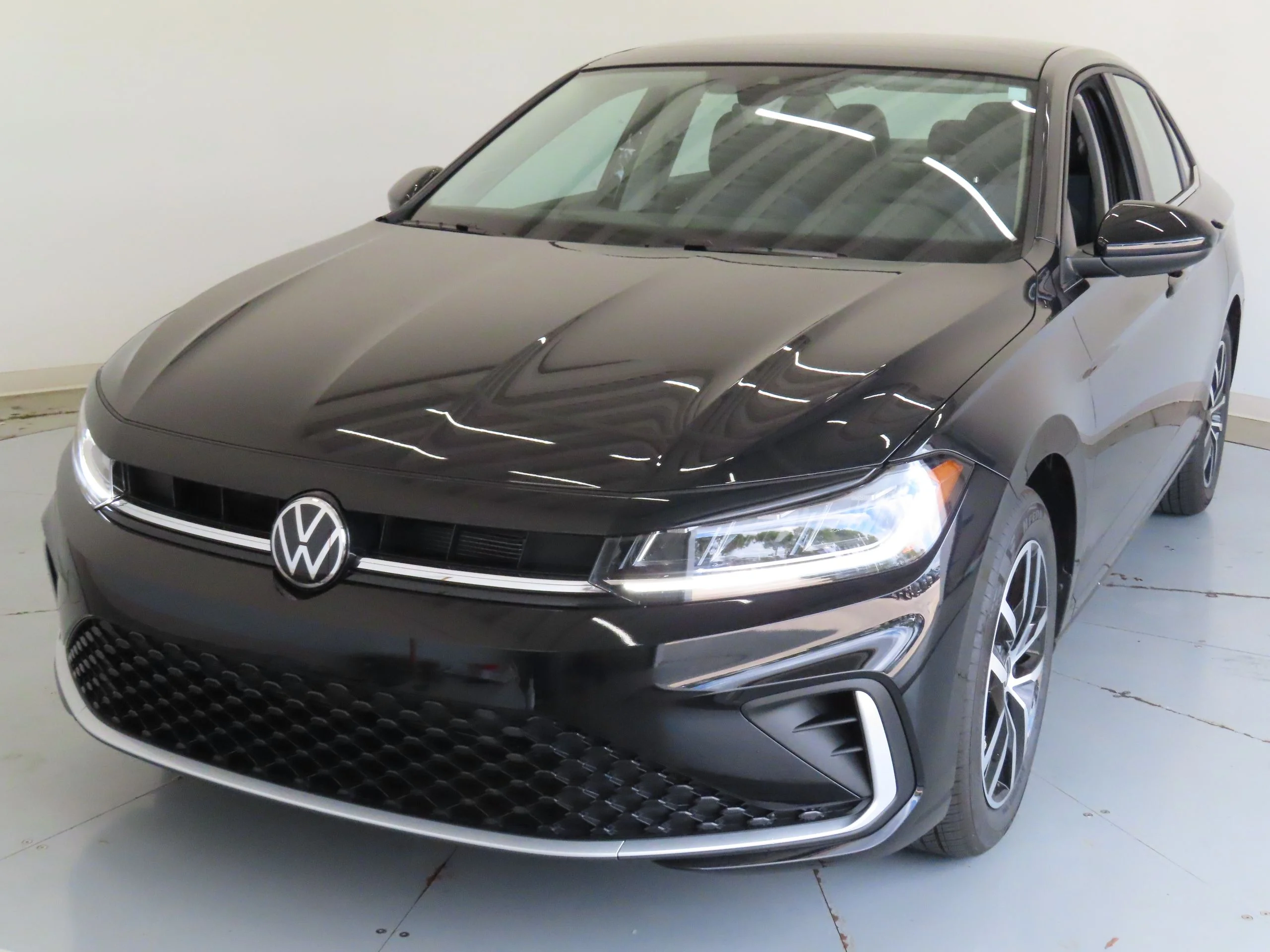 New 2026 Black Volkswagen 1.5T SE image 8