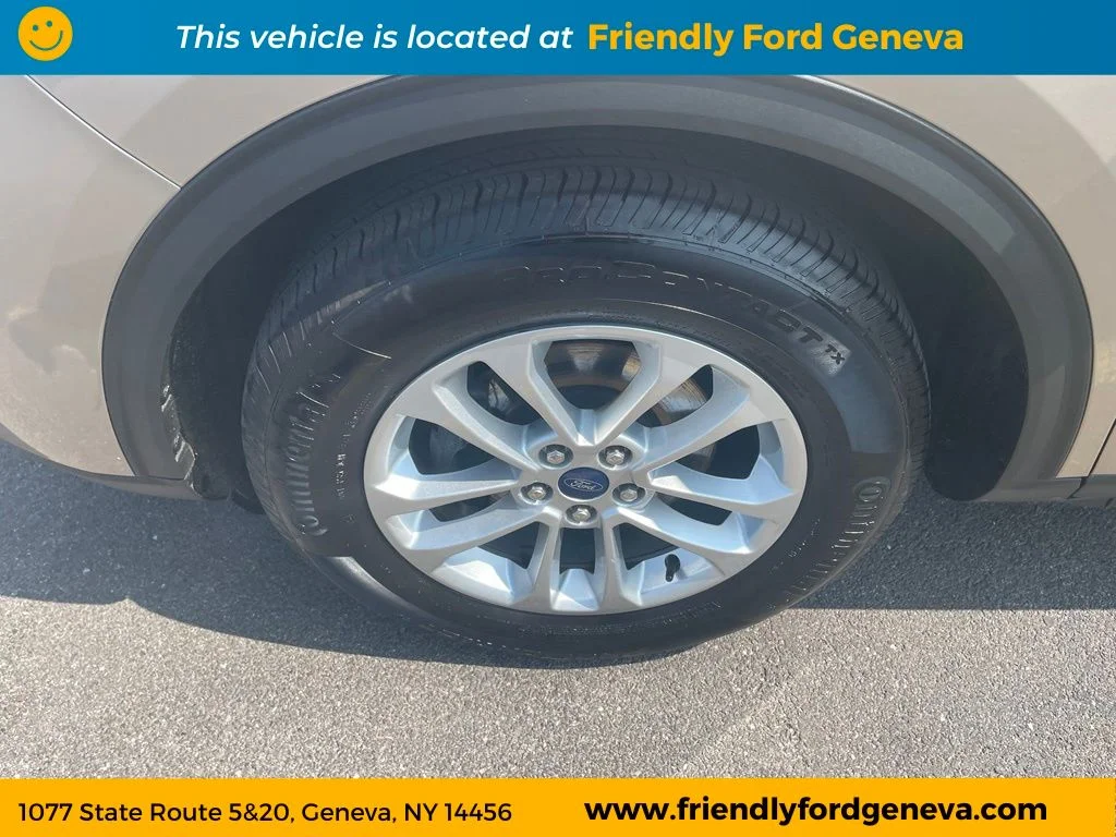 Used 2021 Gold Ford SE image 9