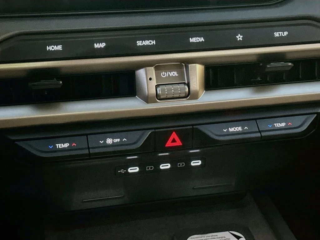 New 2027 Glacial White Pearl Kia EX image 16