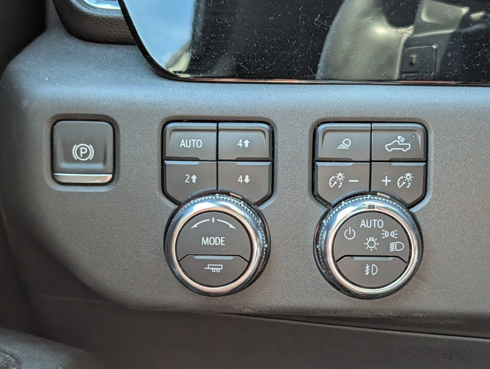 Used 2025 Sterling Metallic GMC SLT image 27