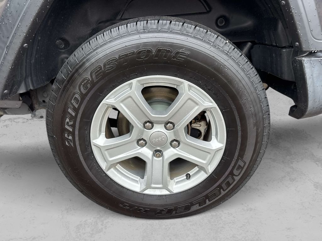 Used 2020 Gray Jeep Sport S image 31