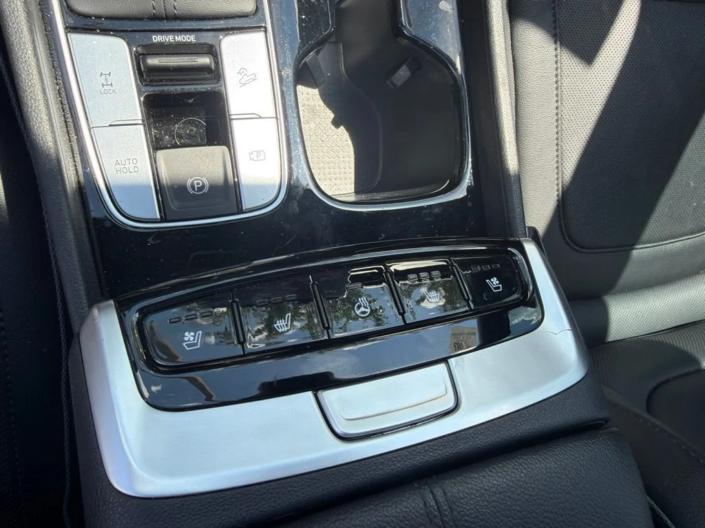 Used 2024 White Hyundai Limited image 18