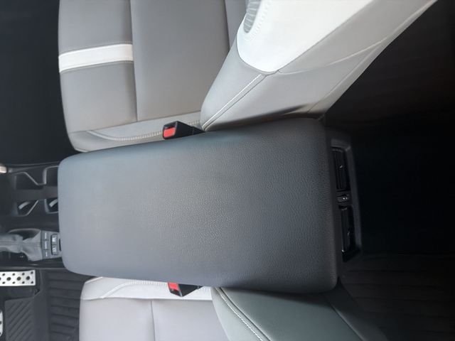 2025 Toyota Camry SE - Photo 25