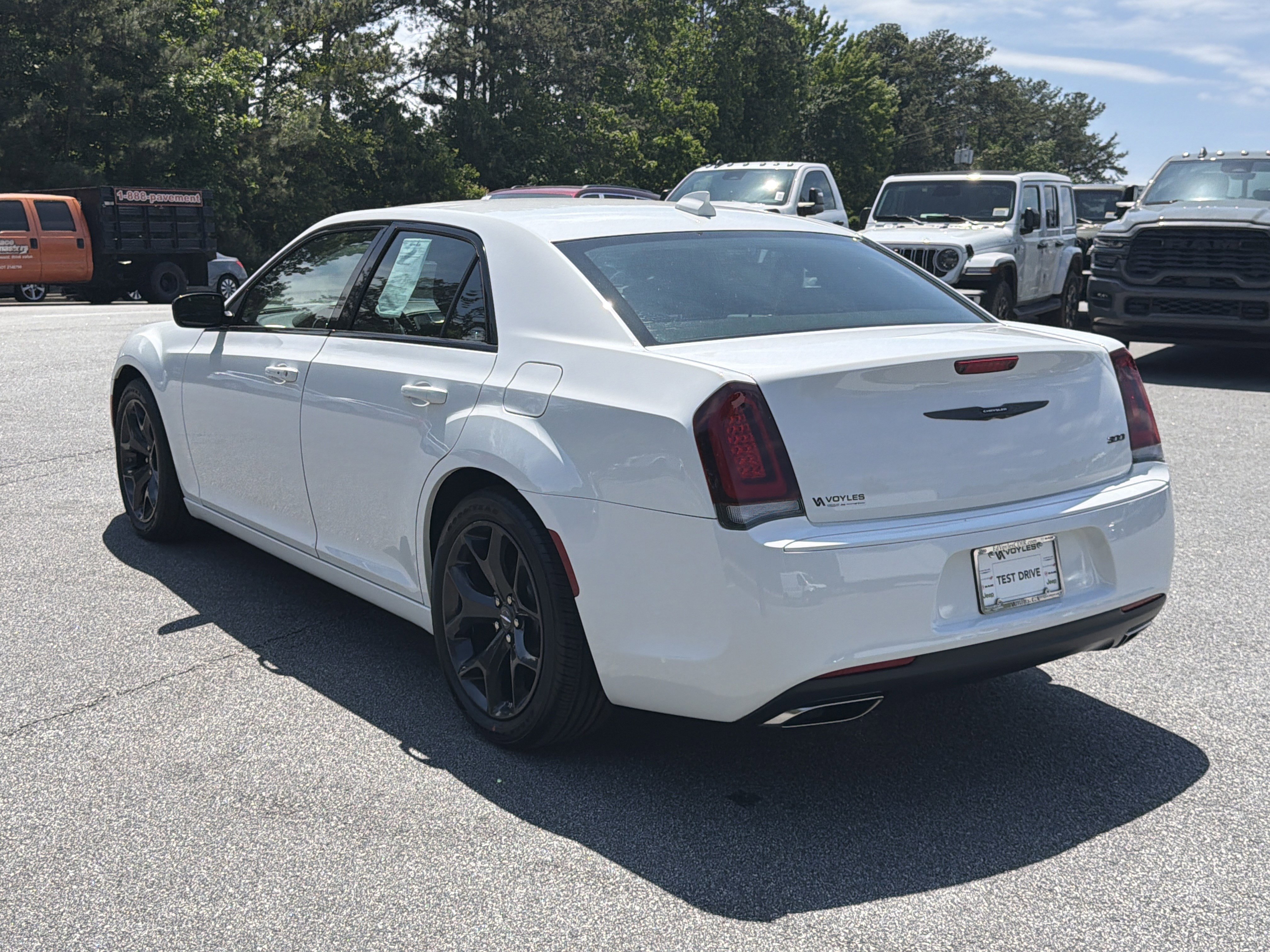 Used 2022 Bright White Clearcoat Chrysler Touring image 11