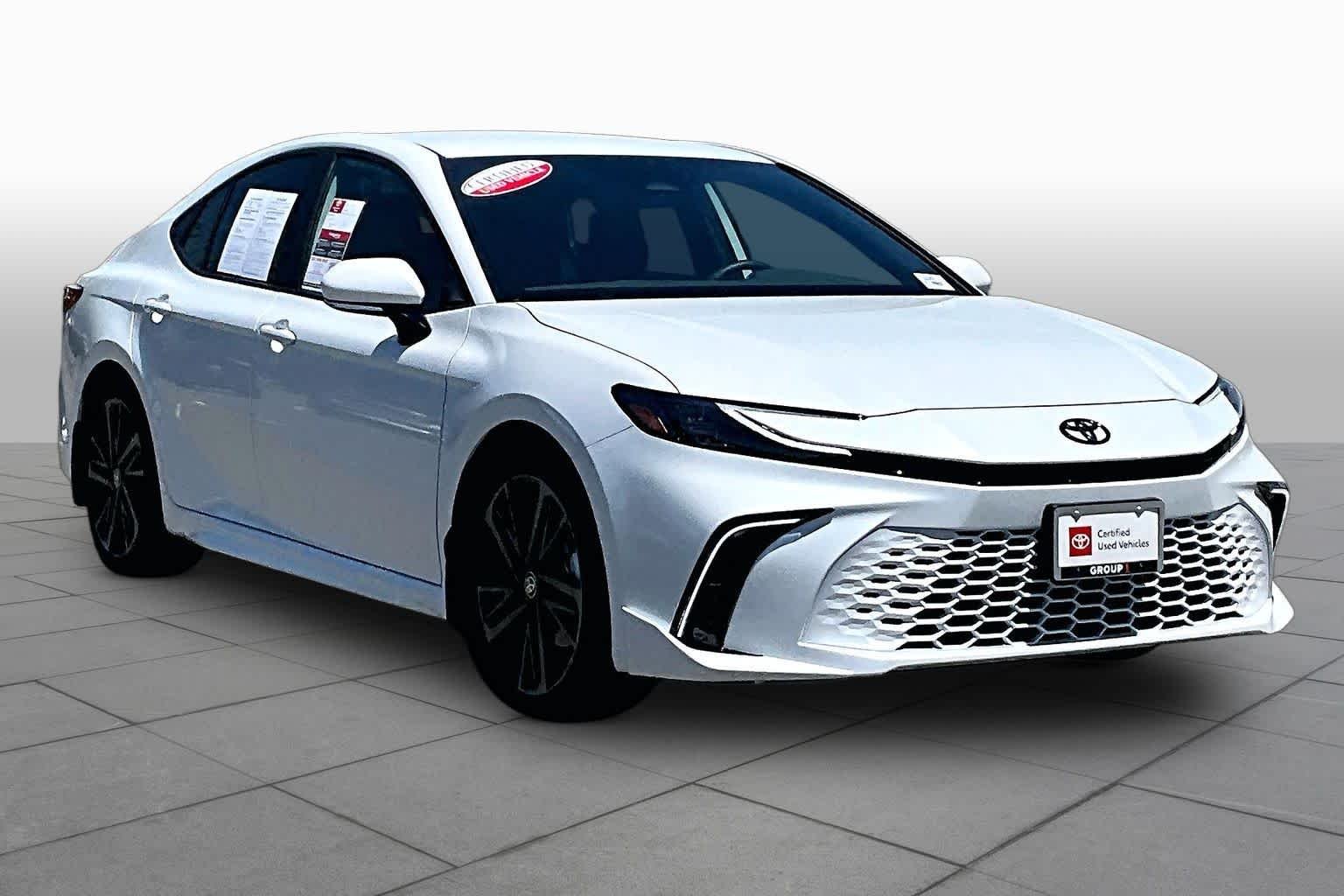 Used 2026 Wind Chill Pearl Toyota XSE image 2
