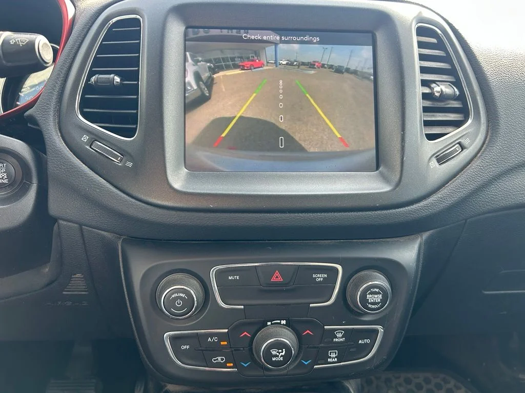 Used 2019 Silver Jeep Trailhawk image 14