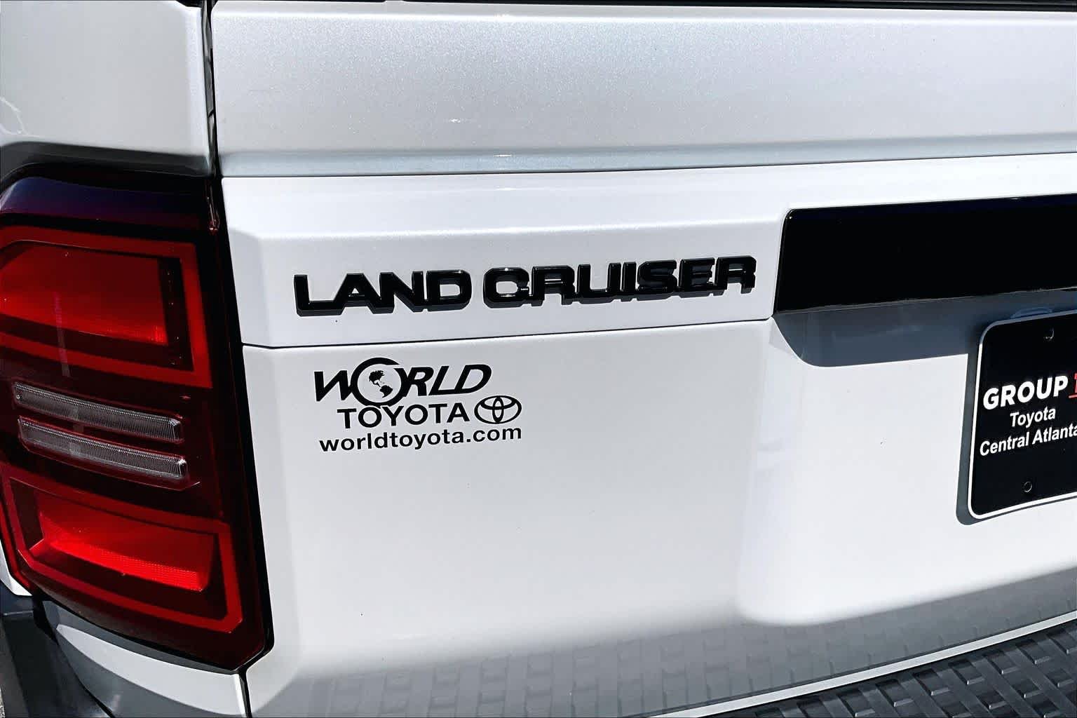 Used 2025 Wind Chill Pearl Toyota  image 31