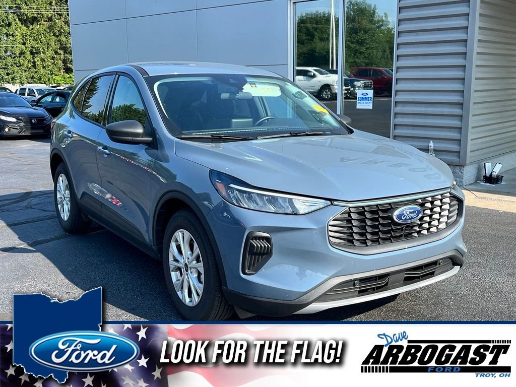 Used 2025 Vapor Blue Ford Active image 1