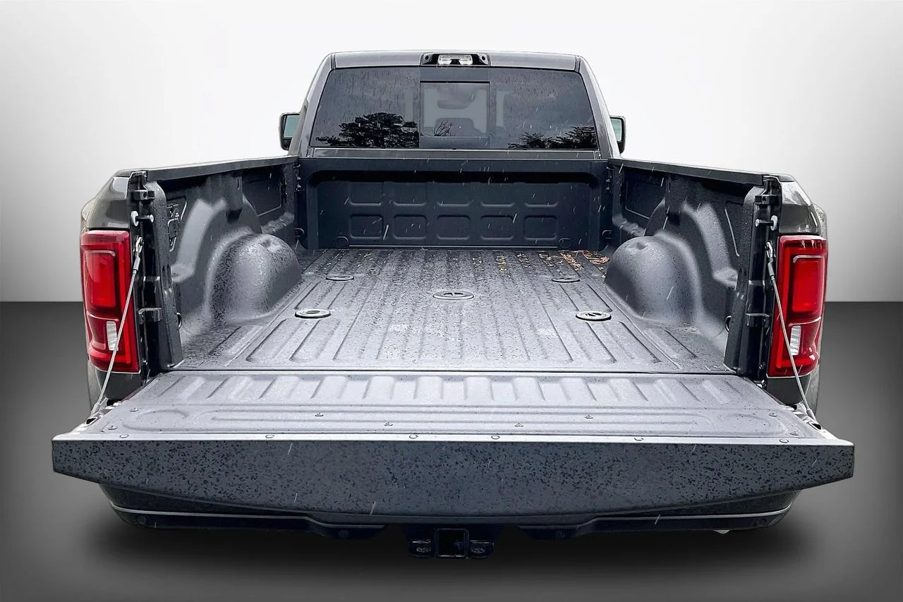New 2026 Granite Crystal Metallic Clear-Coat Exterior Paint RAM Laramie image 22