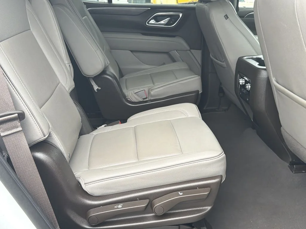 Used 2023 White GMC SLT image 21