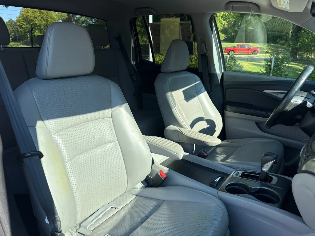 Used 2018 Lunar Silver Metallic Honda RTL-T image 34