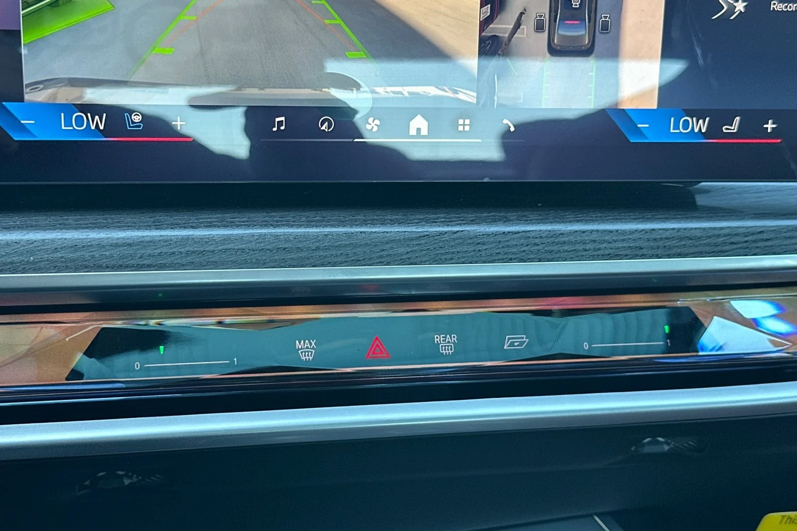 New 2026 Oxide Grey Metallic BMW 750e xDrive image 19