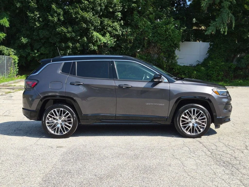 Used 2022 Gray Jeep Limited image 2