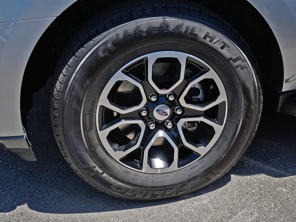 Used 2024 Silver Metallic Ford XLT image 6