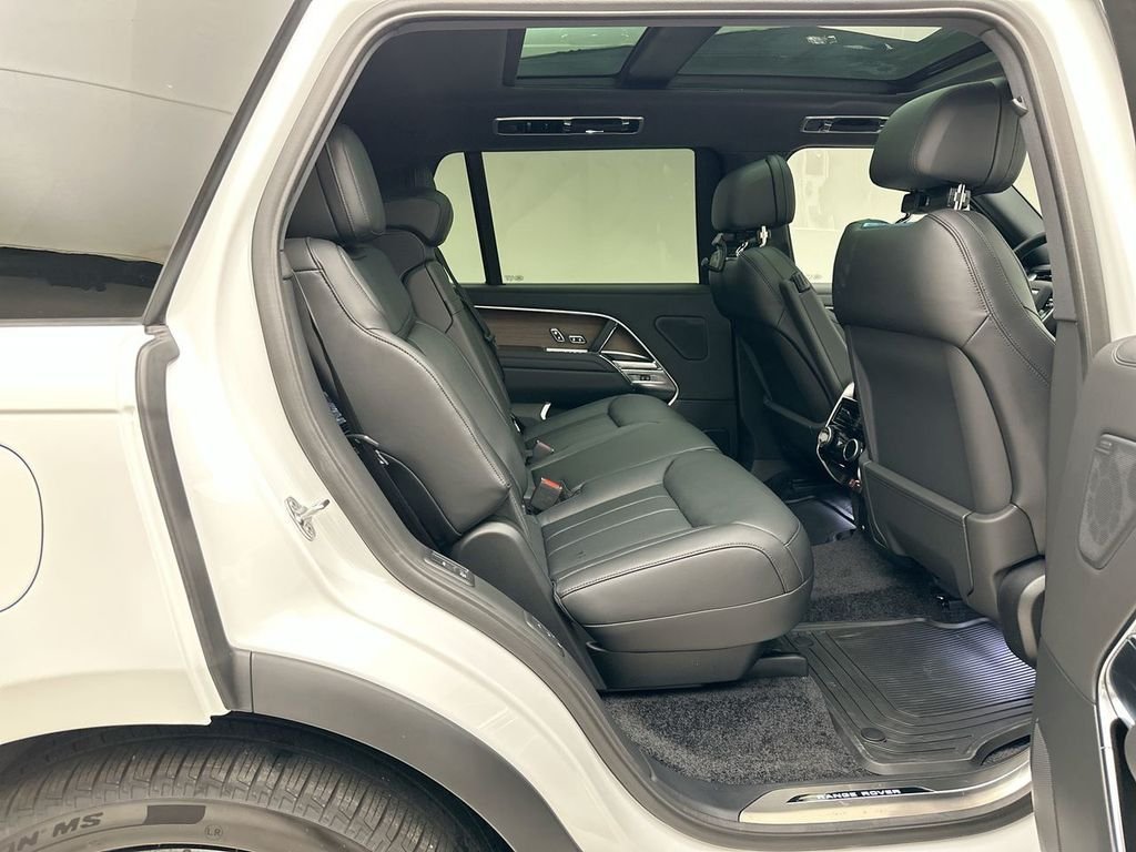 New 2027 Fuji White Land Rover SE image 7