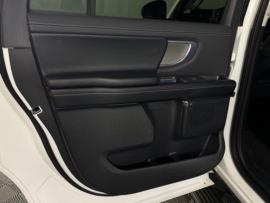 Used 2025 White Metallic Ford Platinum image 25
