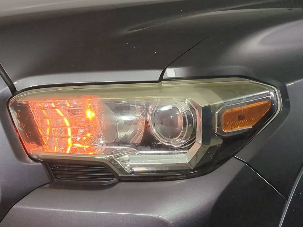 Used 2018 Gray Toyota SR5 image 10