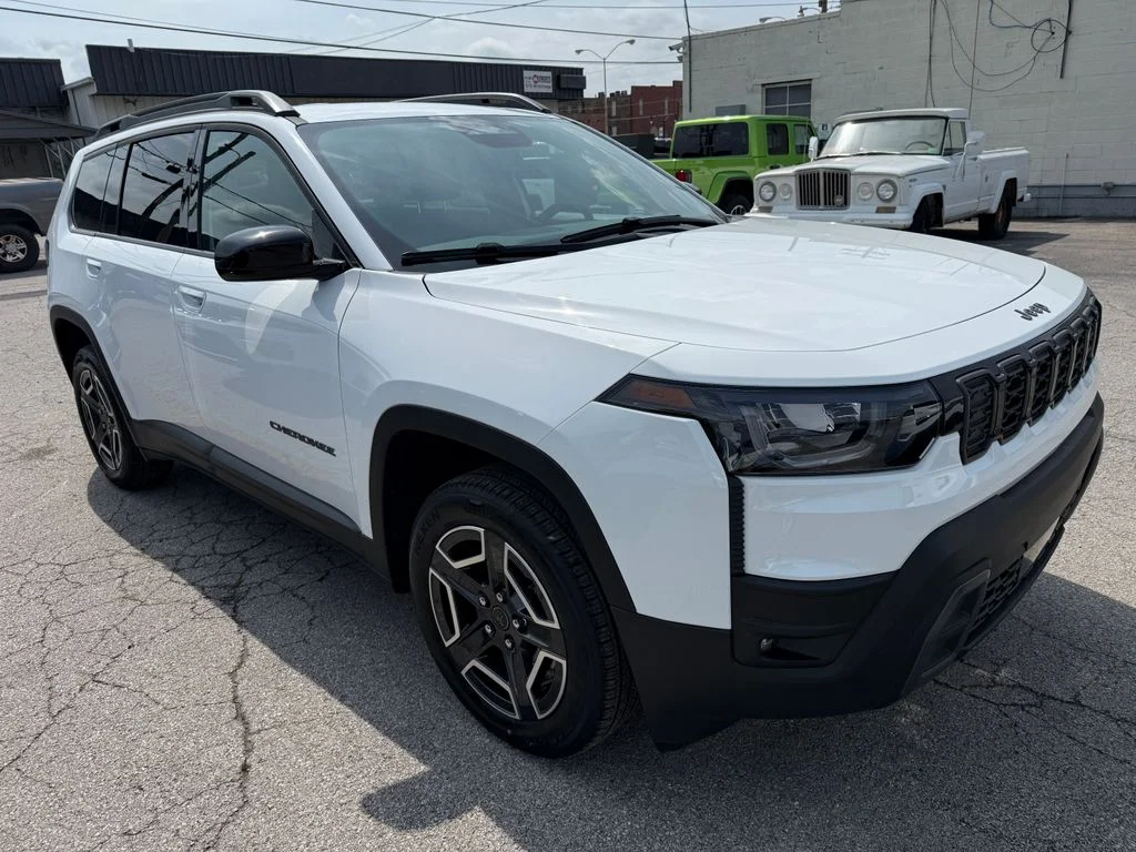 New 2026 White/off-white Jeep Laredo image 6
