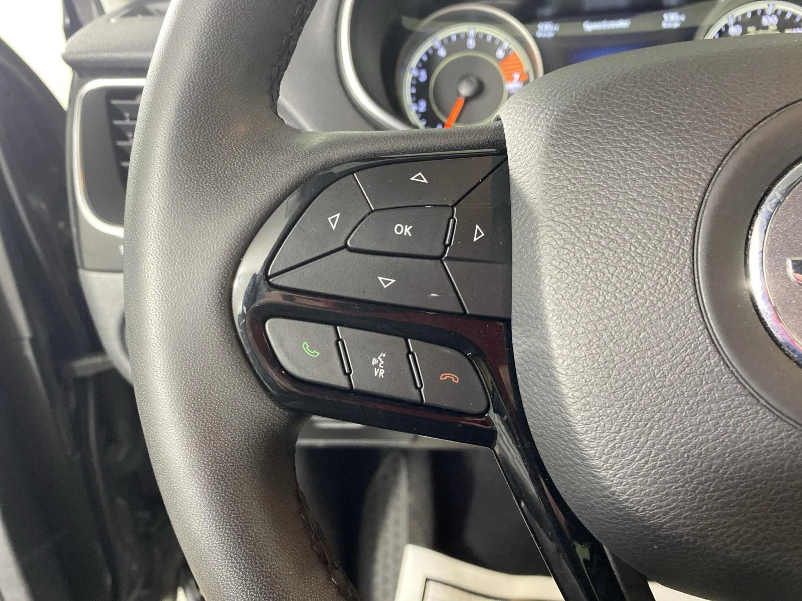 Used 2023 Granite Crystal Metallic Clearcoat Jeep Altitude Lux image 15