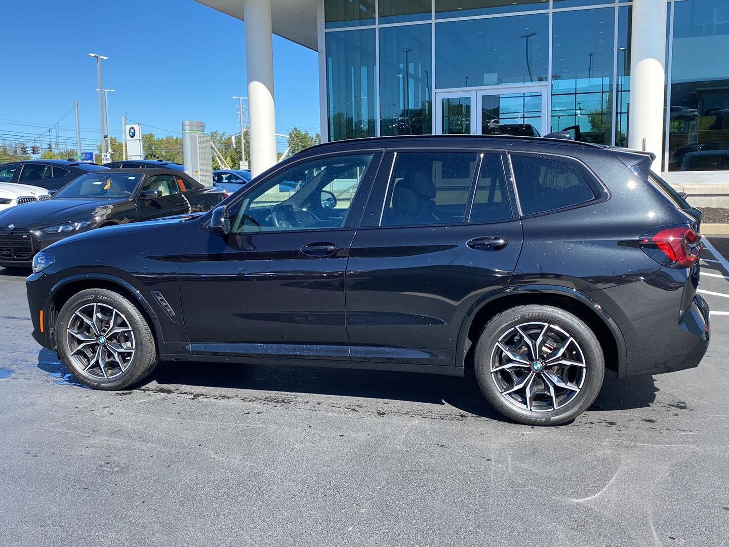 Used 2024 Black Sapphire Metallic BMW xDrive30i image 6