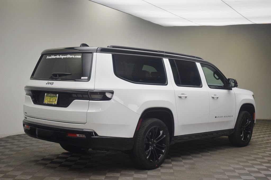 New 2026 Bright White Clear-Coat Exterior Paint Jeep Summit Reserve image 6