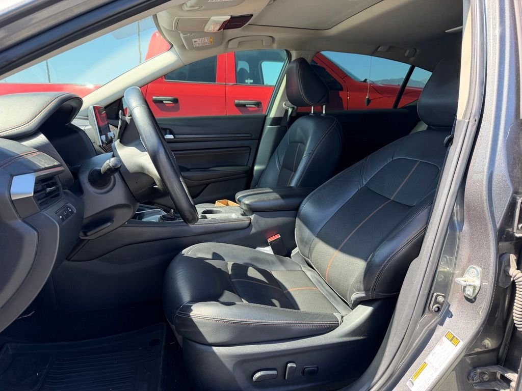 Used 2019 Gun Metallic Nissan 2.5 SR image 5