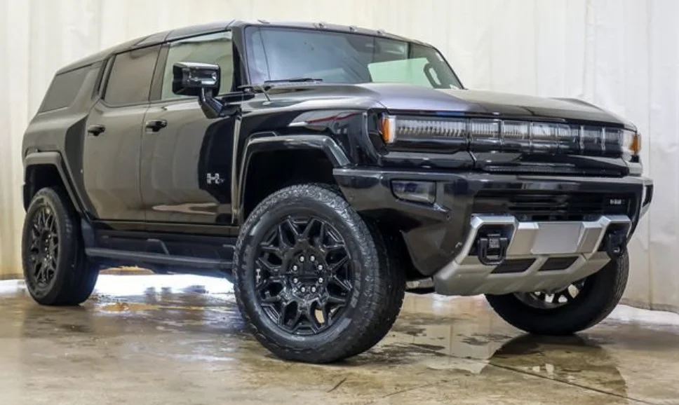 2025 GMC Hummer EV 2X SUV's photo