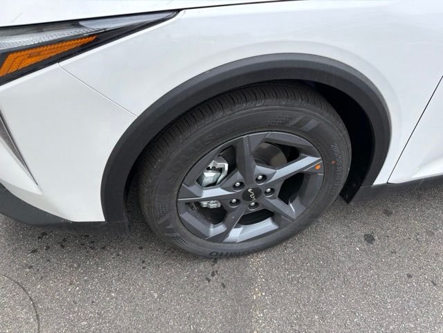 New 2026 Snow White Pearl Kia LXS image 7