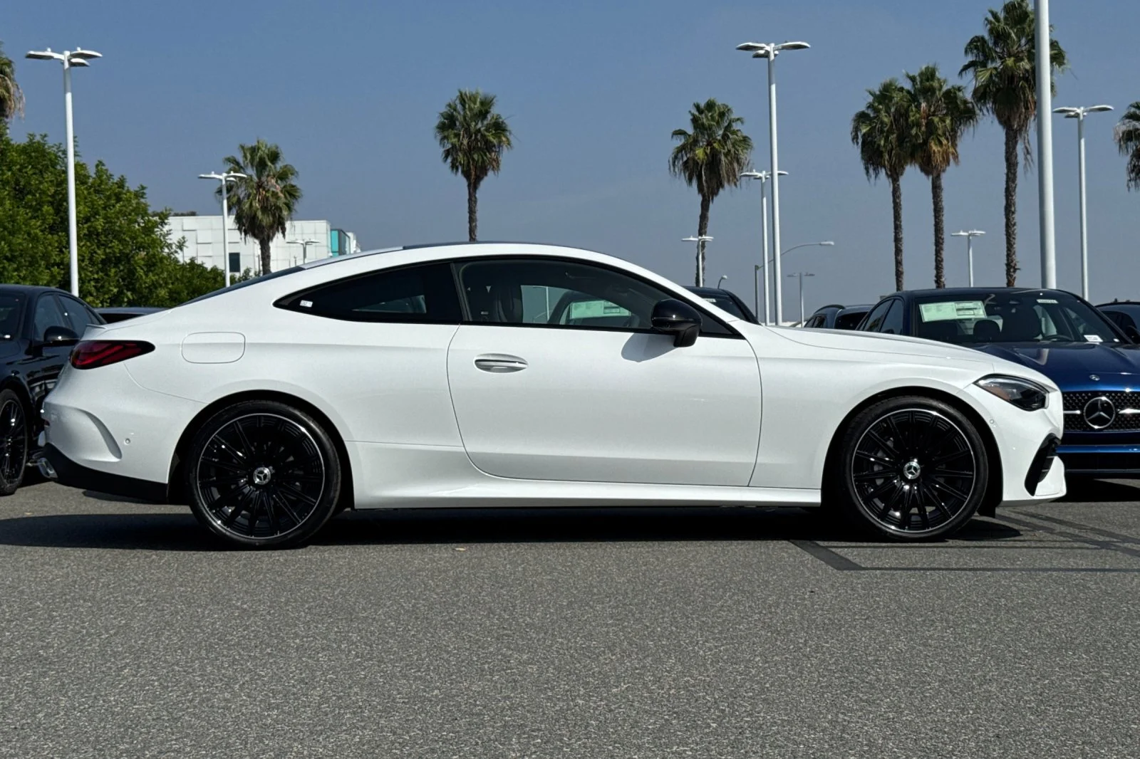 New 2027 MANUFAKTUR Moonlight White Metallic Mercedes-Benz CLE 300 image 3