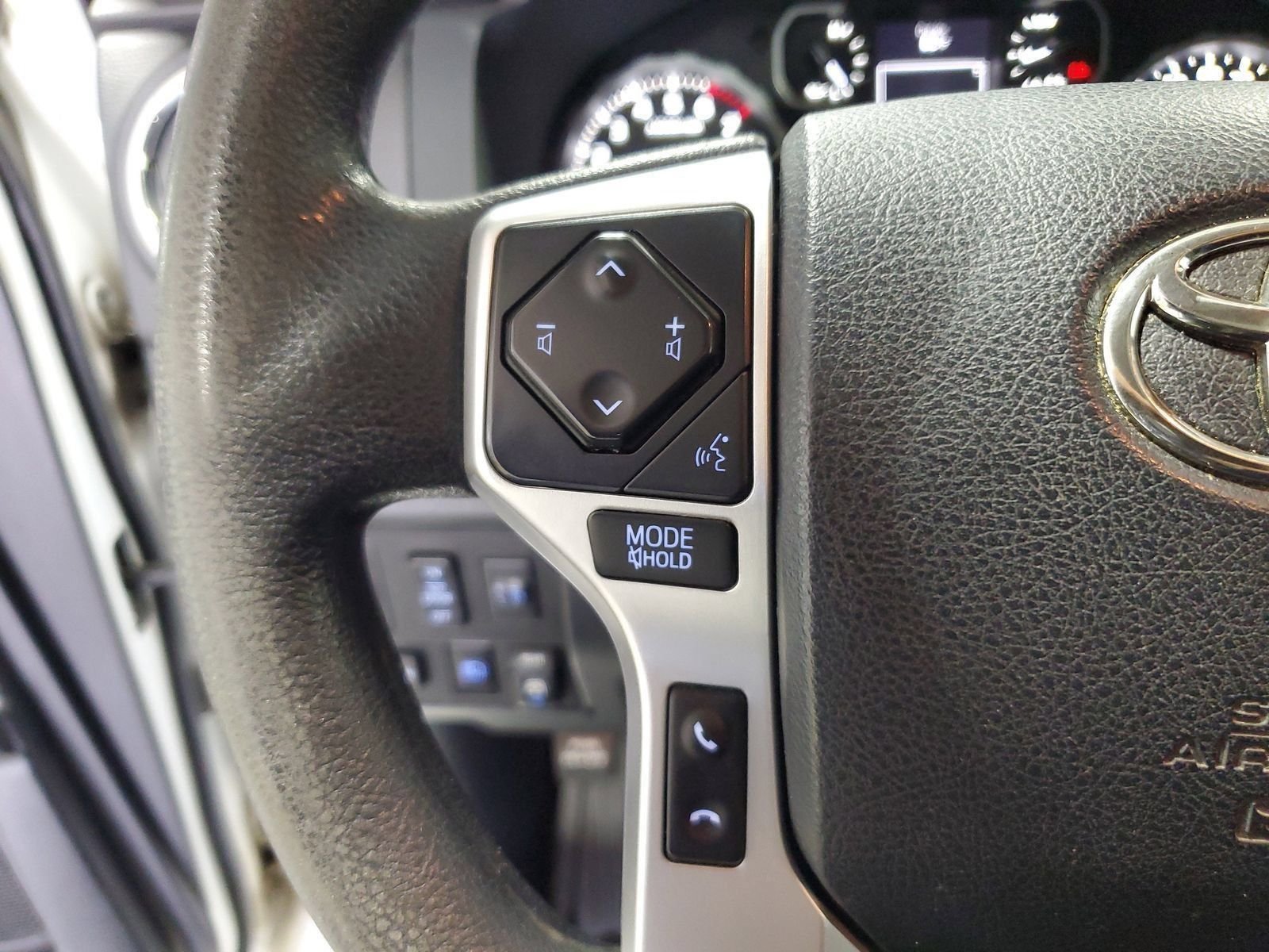 Used 2019 White Toyota SR5 image 20