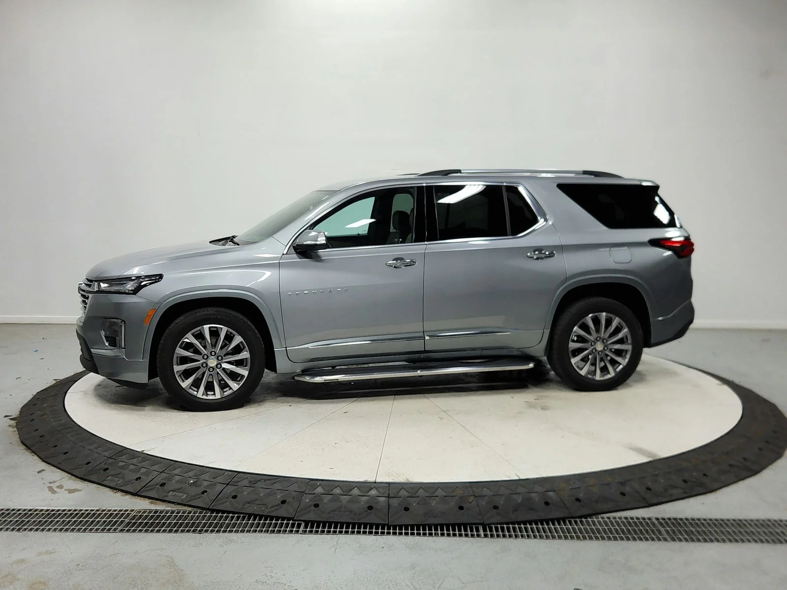 Used 2023 Gray Chevrolet Premier image 5