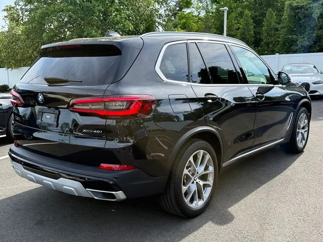 Used 2022 Black Sapphire Metallic BMW xDrive40i image 5