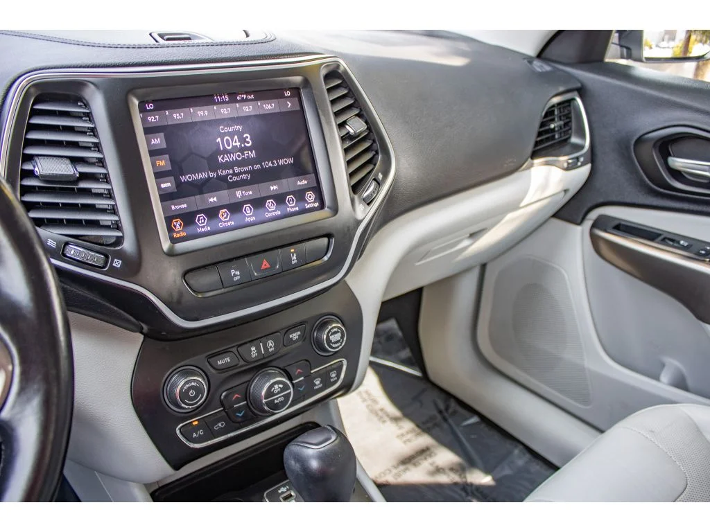 Used 2021 Sting-Gray Clearcoat Jeep Latitude Lux image 41