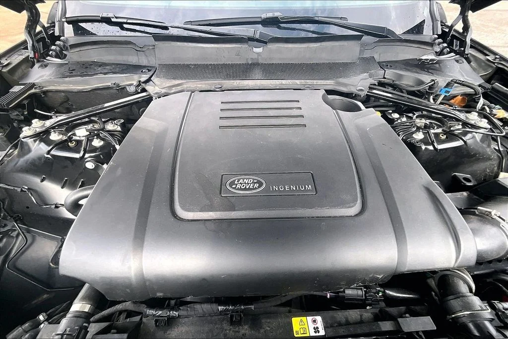 Used 2024 Santorini Black Metallic Land Rover S image 9