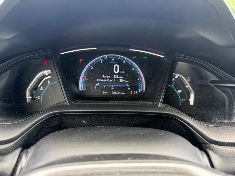 Used 2019 Silver Honda LX image 9