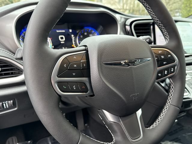 New 2026 Diamond Black Crystal Pearl-Coat Exterior Paint Chrysler Select image 16
