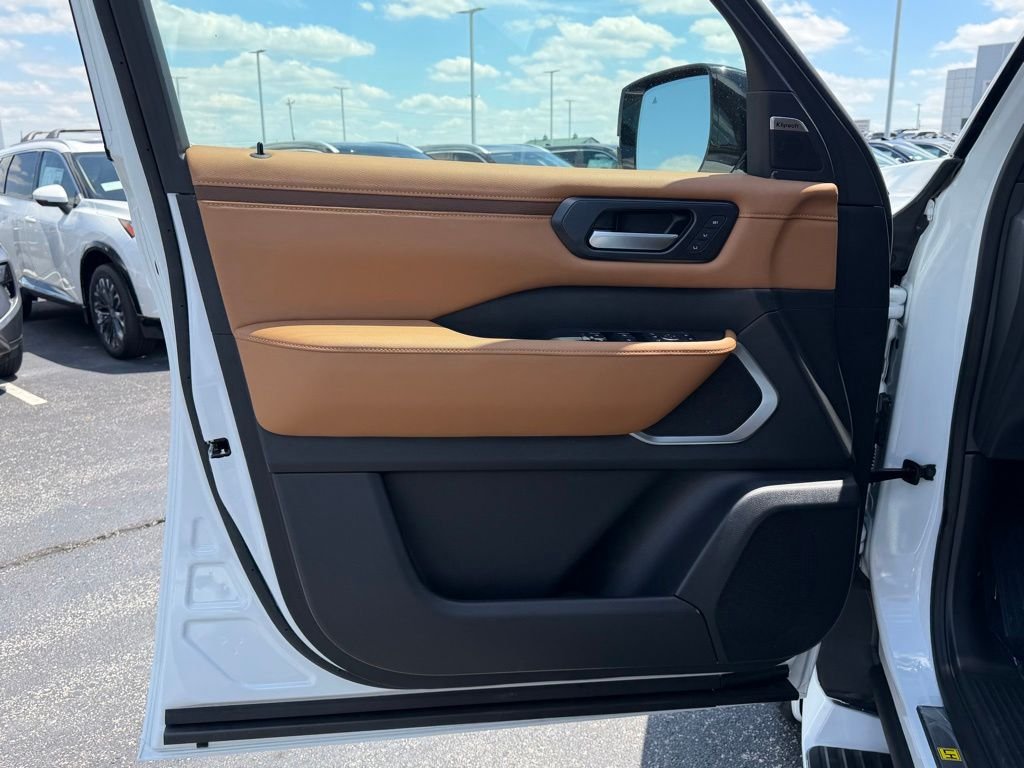 New 2026 Everest White TriCoat Nissan Platinum Reserve image 12