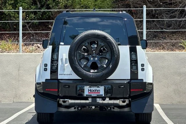 New 2026 Fuji White Land Rover X-Dynamic SE image 4