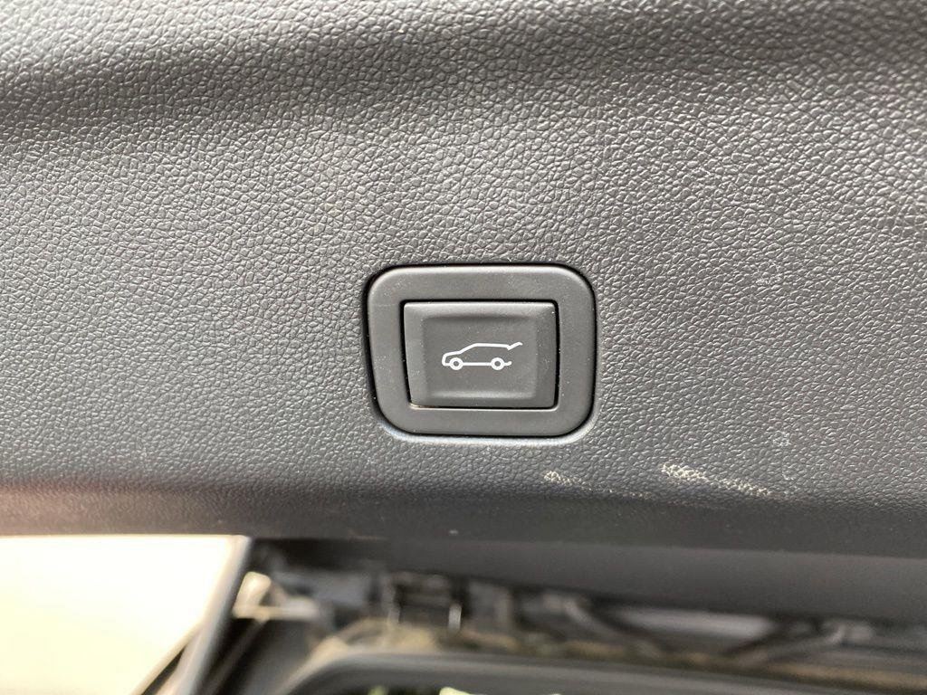 Used 2025 Black Chevrolet LT image 17