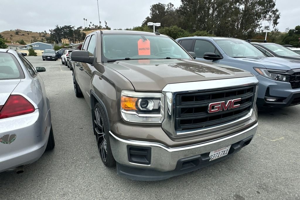 Used 2015 Bronze Alloy Metallic GMC Base image 2