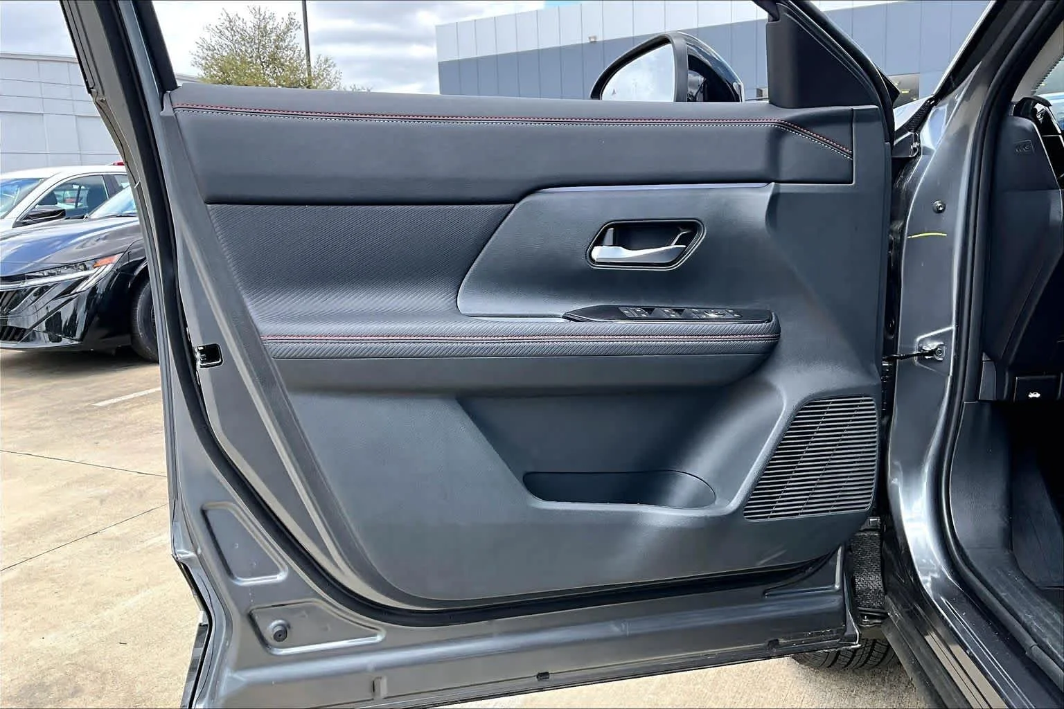 New 2026 Gun Metallic/Super Black Nissan SR image 15