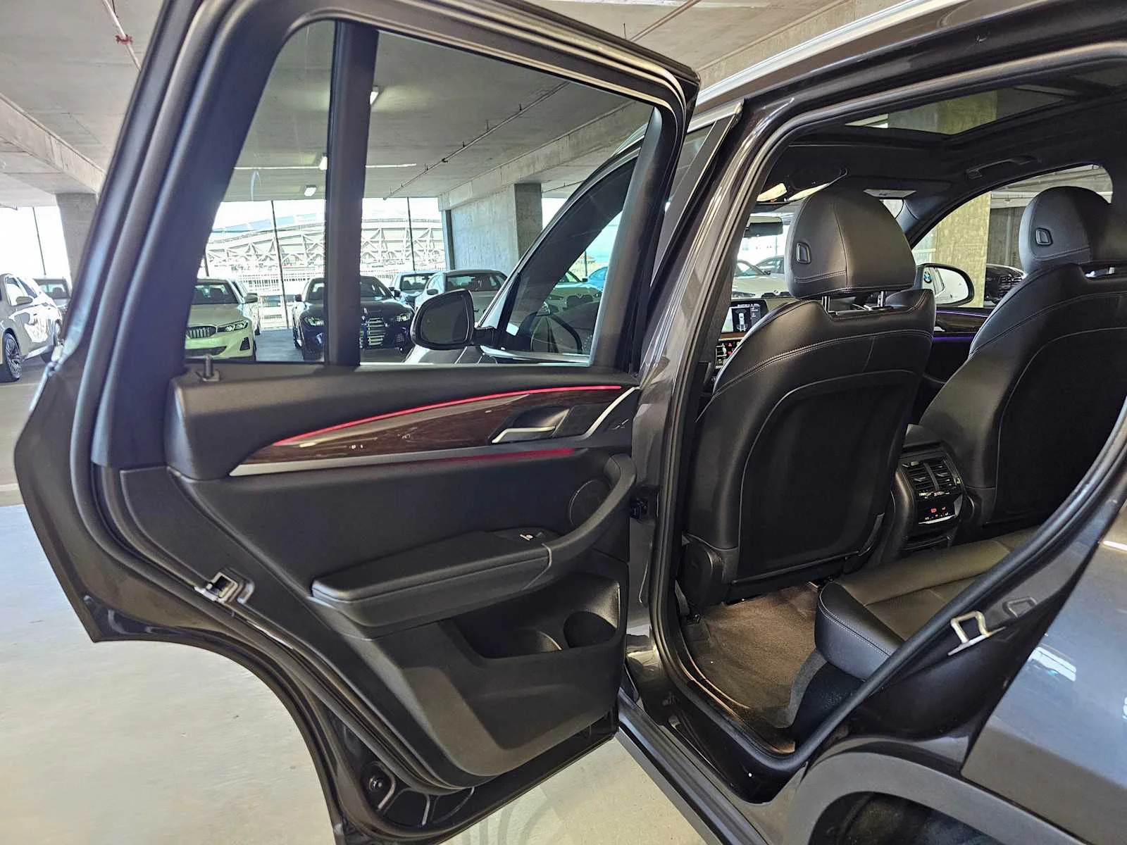 Used 2022 Dark Graphite Metallic BMW xDrive30i image 37