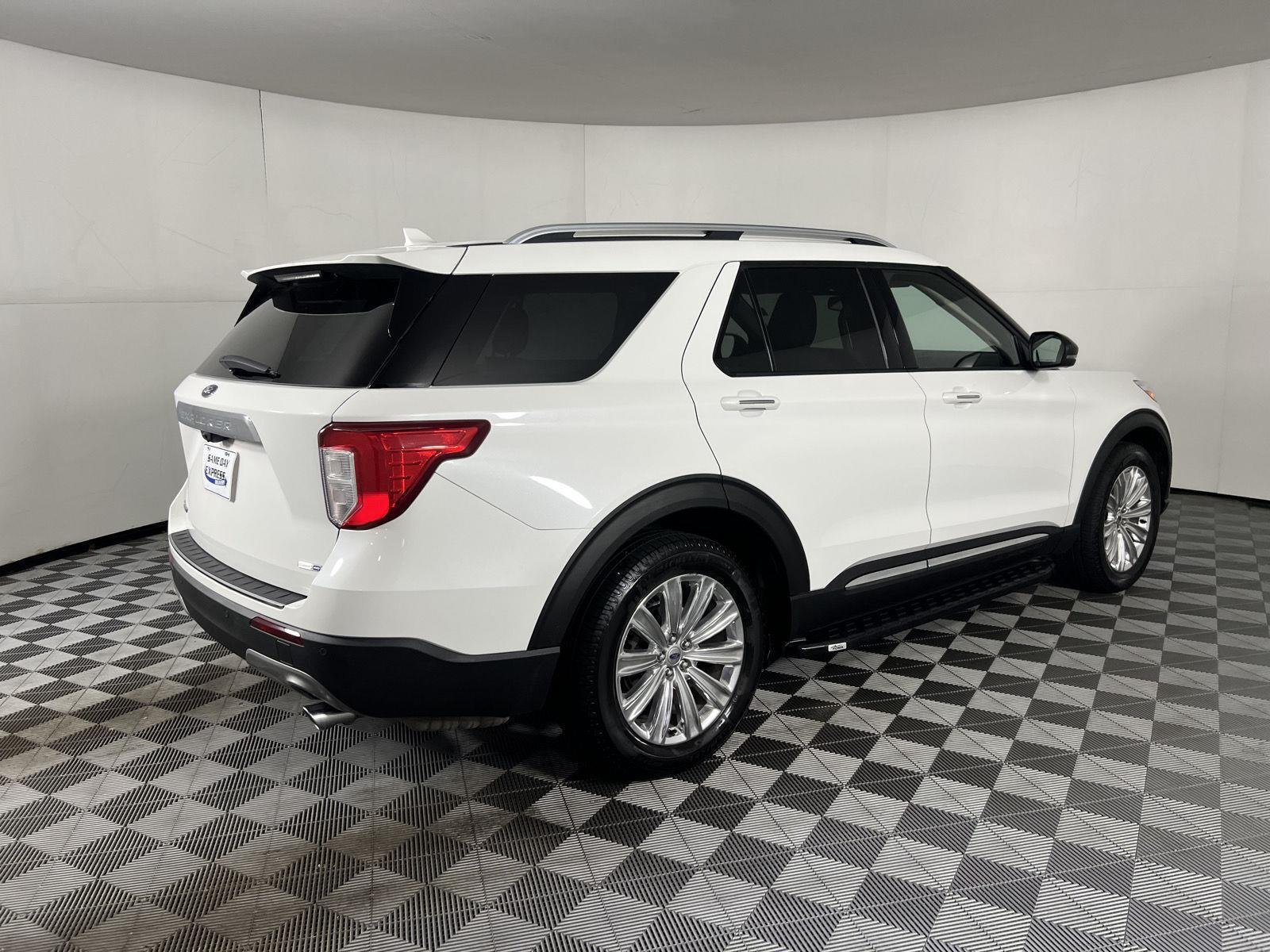 Used 2020 Star White Metallic Tri-Coat Ford Limited image 11